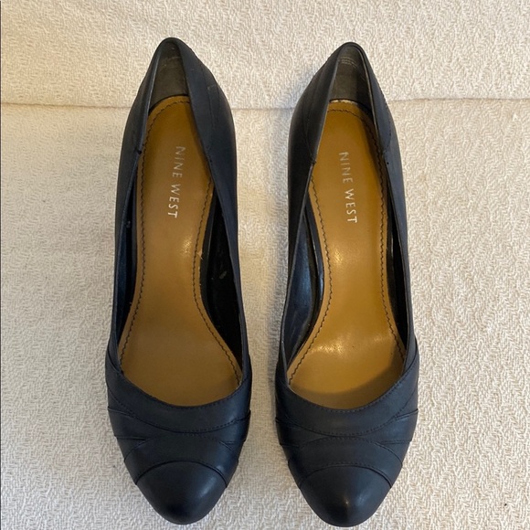 Nine West Black Leather Wood Cone Heel Pumps Career Minimalist Round Toe Closed - Picture 2 of 14